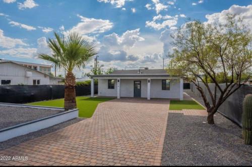 Cactus View House | Affordable Modern Home Near Airport! Private AZ