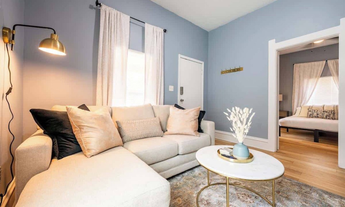 Indianapolis House | Affordable Quaint Retreat in Indianapolis