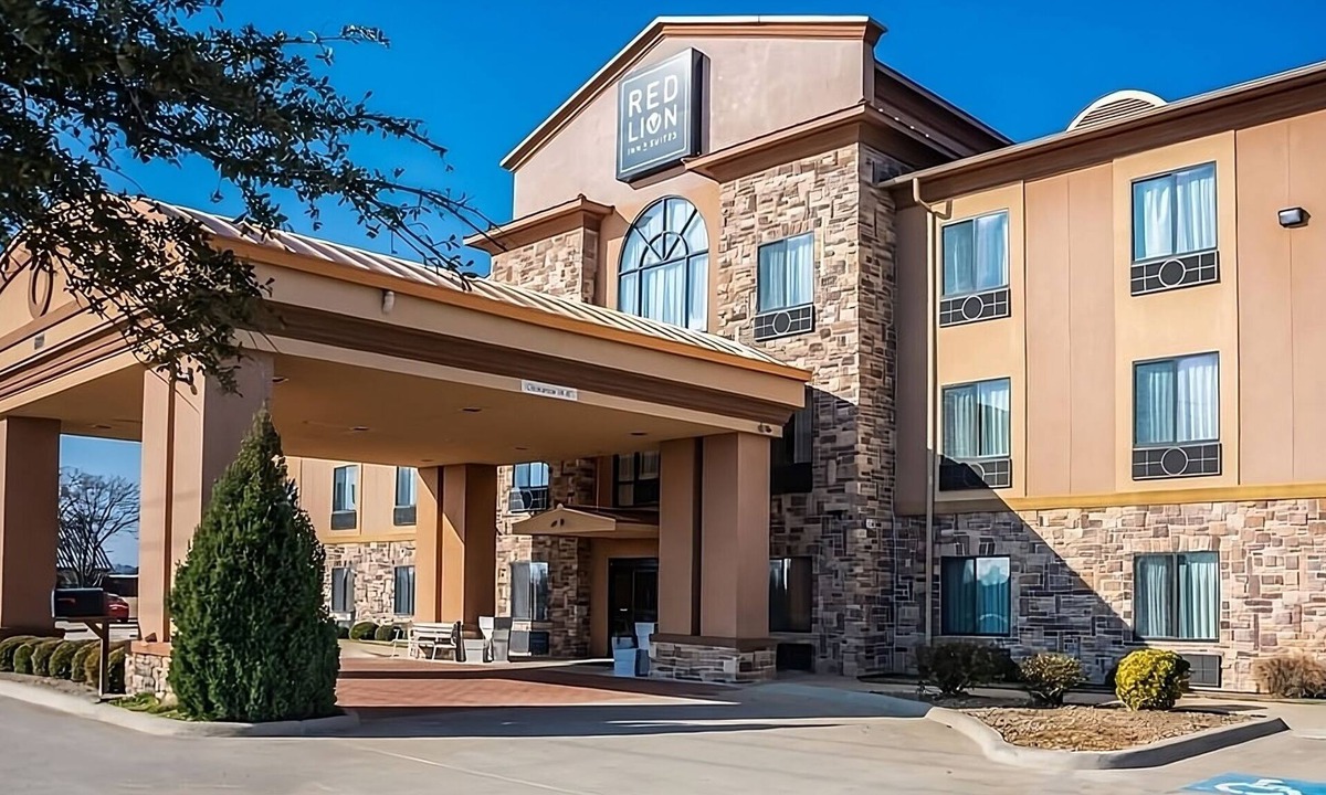 Mineral Wells Hotel | Affordable Units Near Attractions! Pool, Parking, Breakfast, Free Wifi