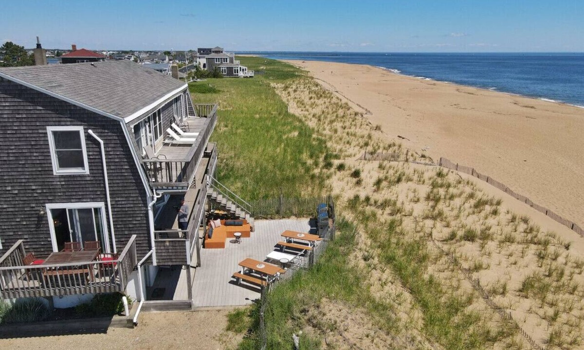 Newbury Condo | After Dune Delight: Beachfront & Access! Condo