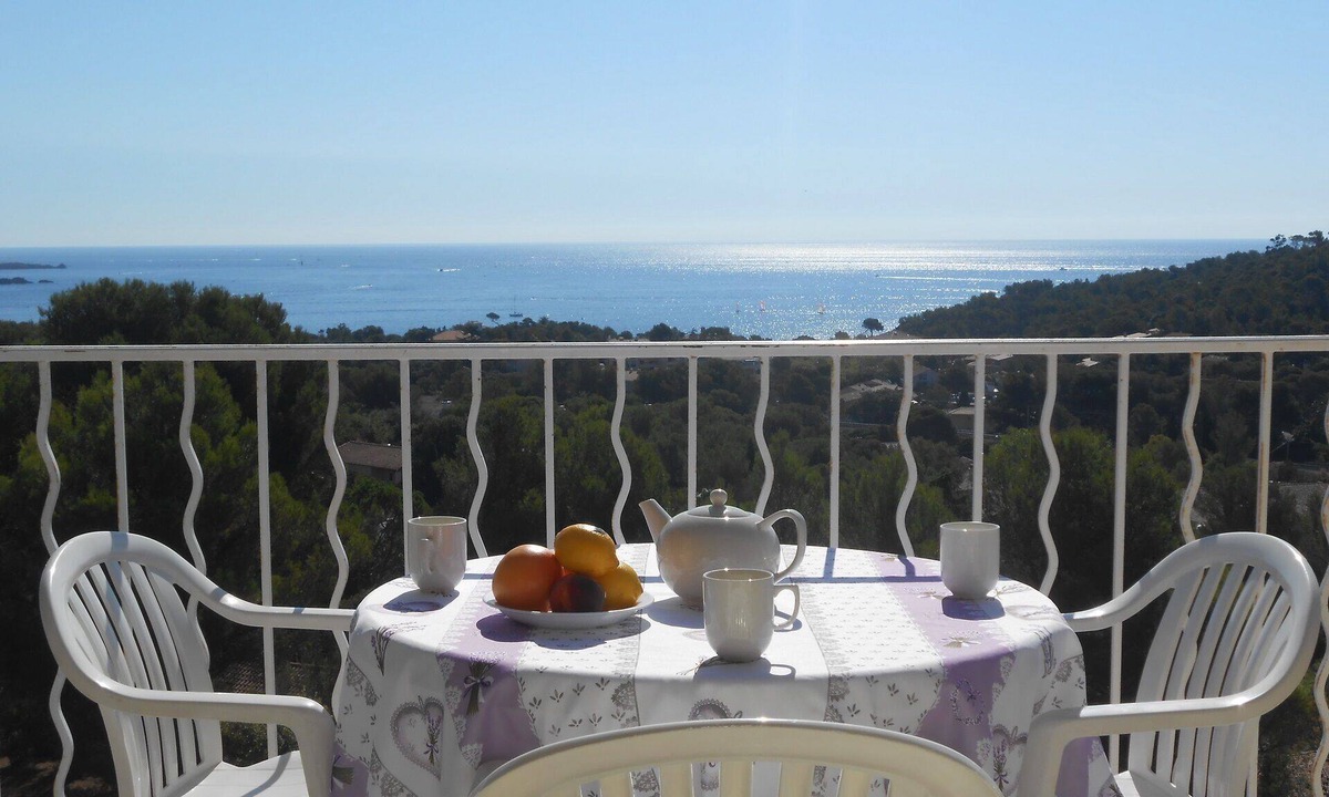 Le Dramont Apartment | AGAY, Cap Esterel *: Magnificent sea view, south-facing terrace, pool access, parking