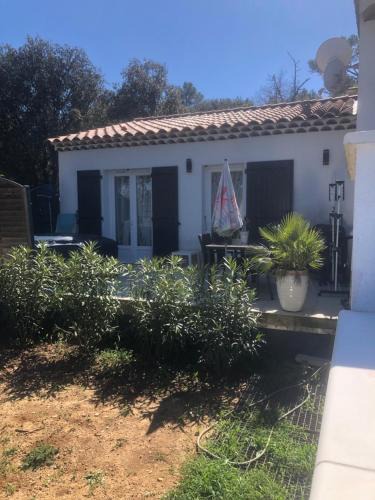 Camps-la-Source Villa | Agréable T2 au calme avec jacuzzi et jardin