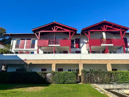 Ahetze Apartment | Ahetze, 3 pièces lumineux avec terrasse & parking