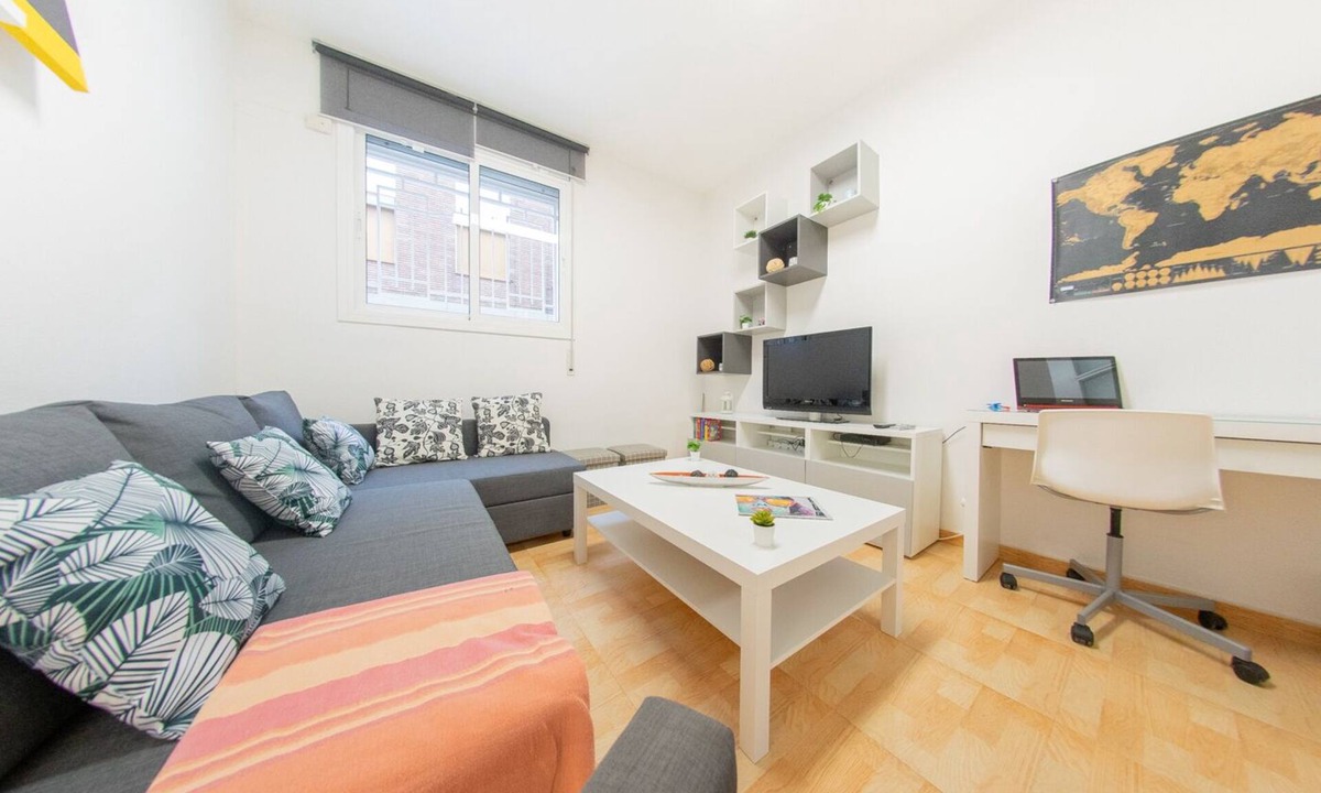 Cornella de Llobregat Condo | Ahllenrock – Modern apartment in Cornellà, close to the metro and airport