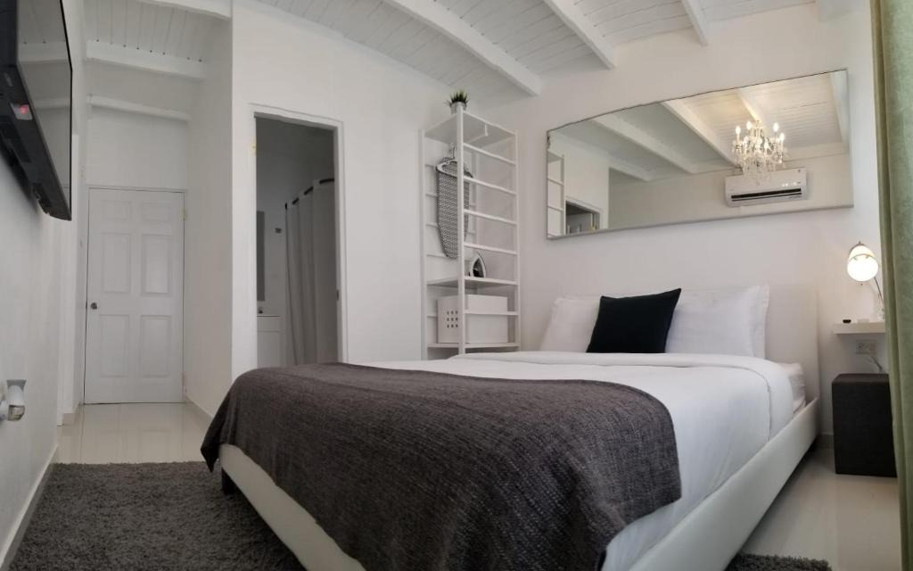 Llanos Apartment | Aibonito Hotel 206