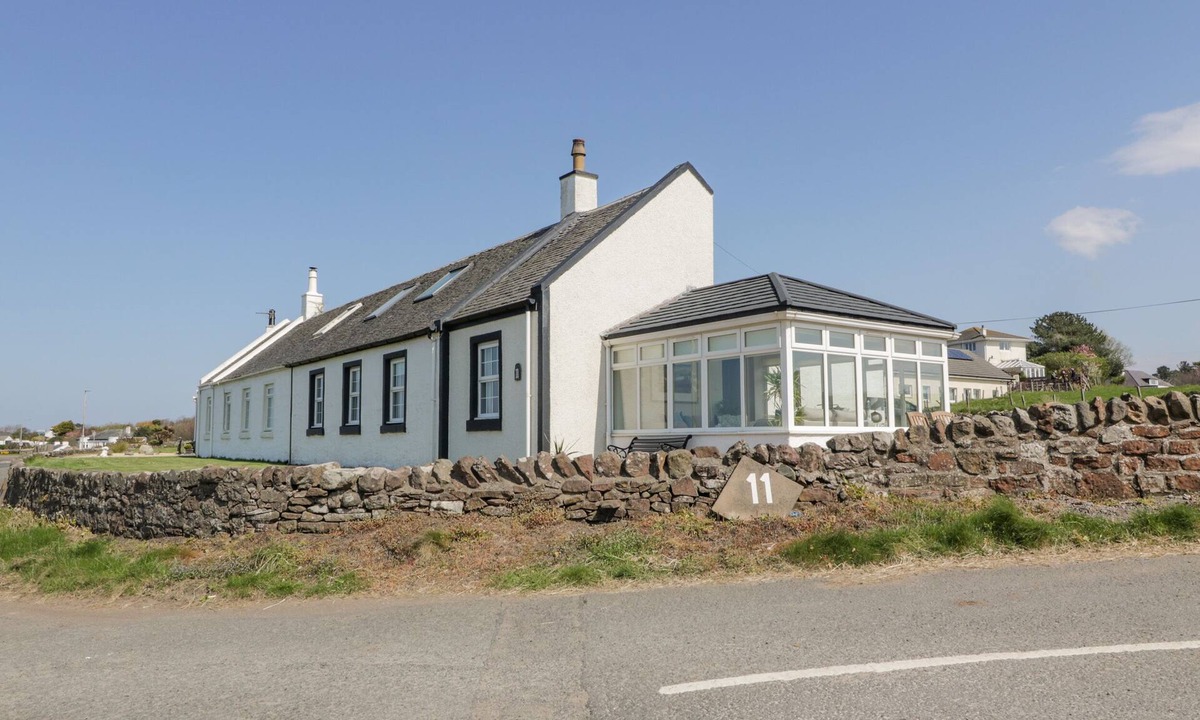 Turnberry Cottage | AILSA SHORES, pet friendly, country holiday cottage in Turnberry