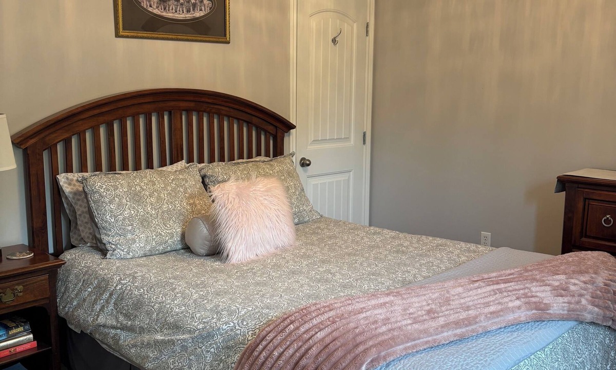 Summerside Apartment | Air conditioned apartment all set for romantic get away or your work holiday!