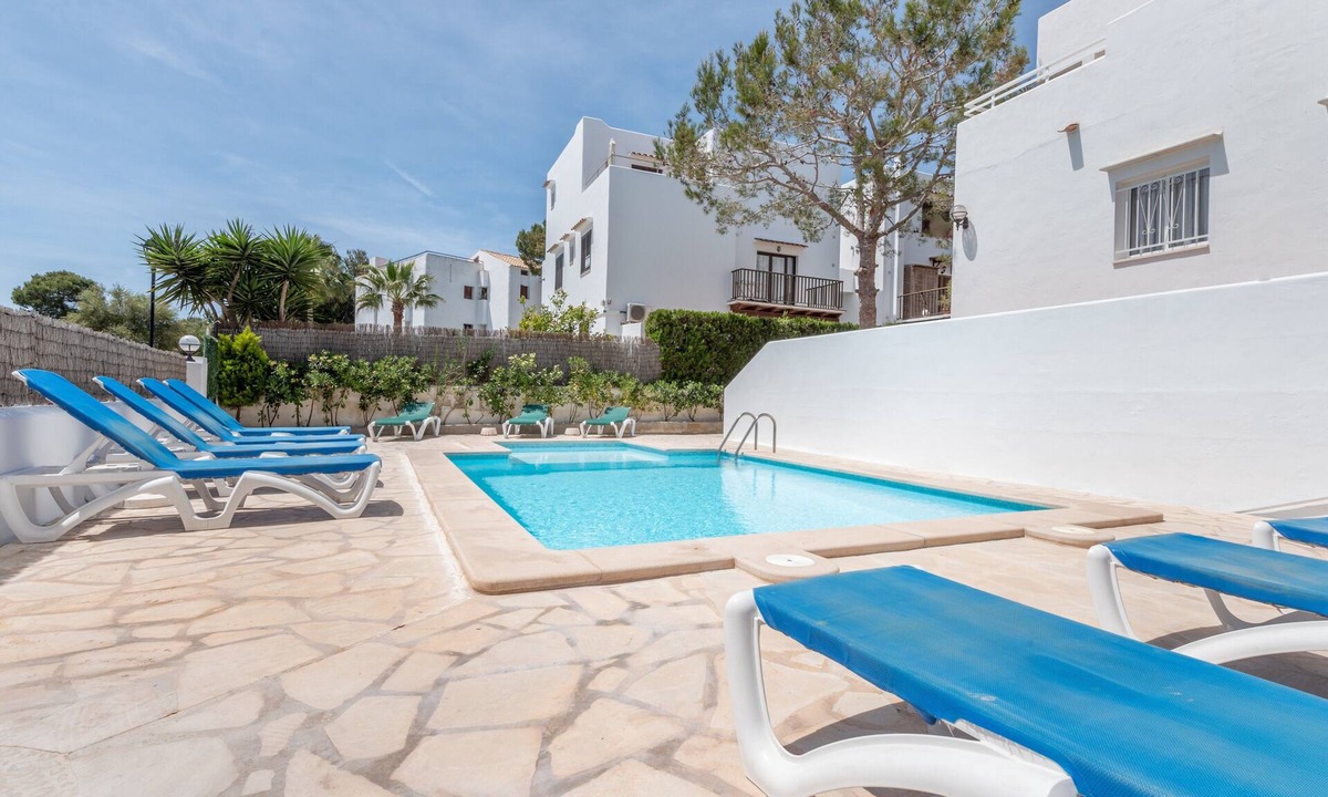 Cala Ferrera Apartment | Air-conditioned Apartment with Pool, Wi-Fi, Balcony, and Close to the Beach