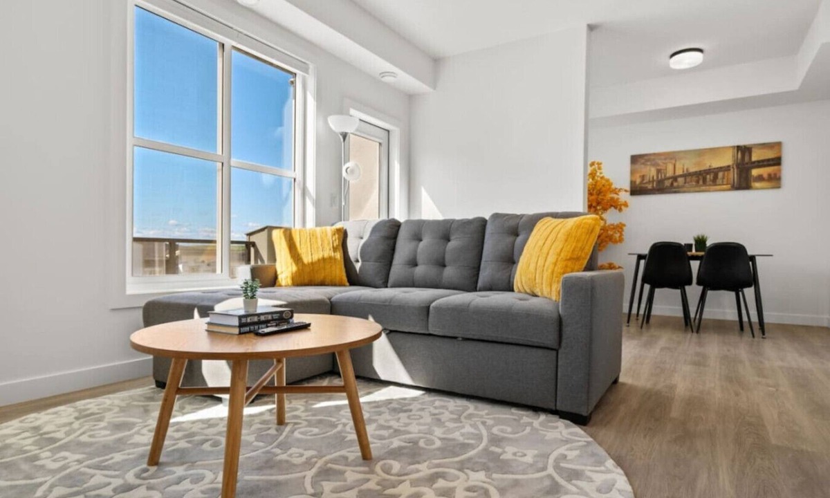 Springbank Hill House | Air Conditioned » Garage » 2BR Townhouse » Sleep 6