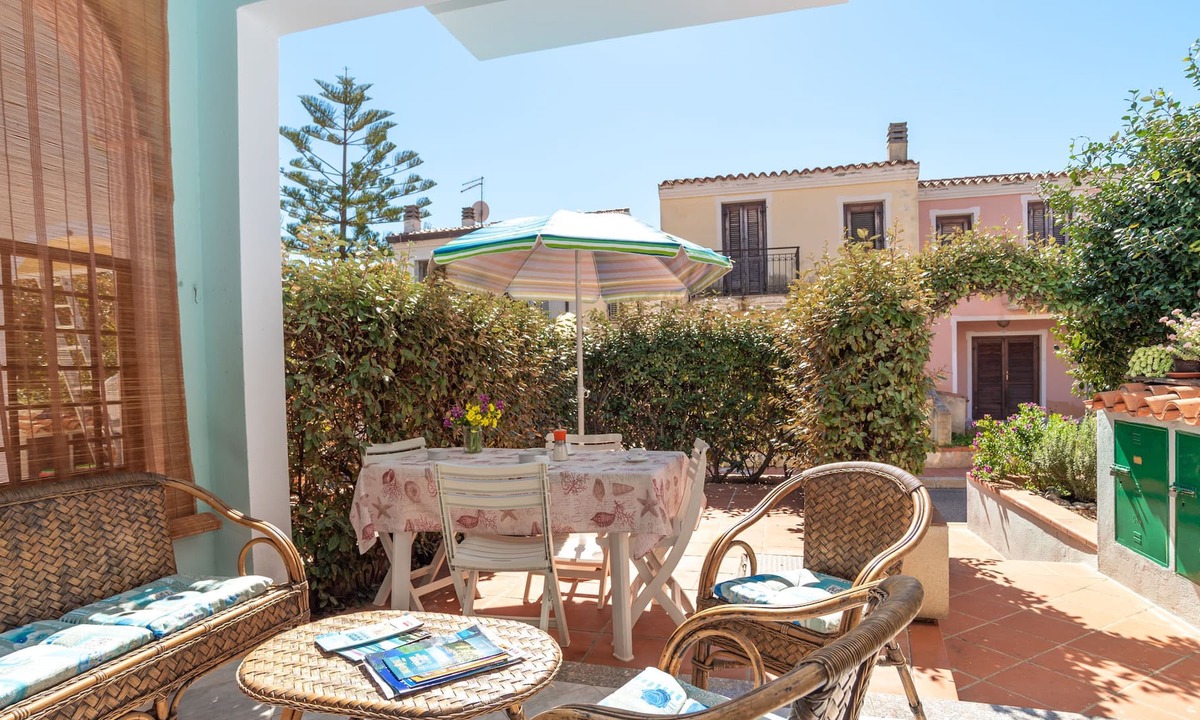 Agrustos House | Air-Conditioned Apartment Not Far From Beach with Patio, Balcony and Garden
