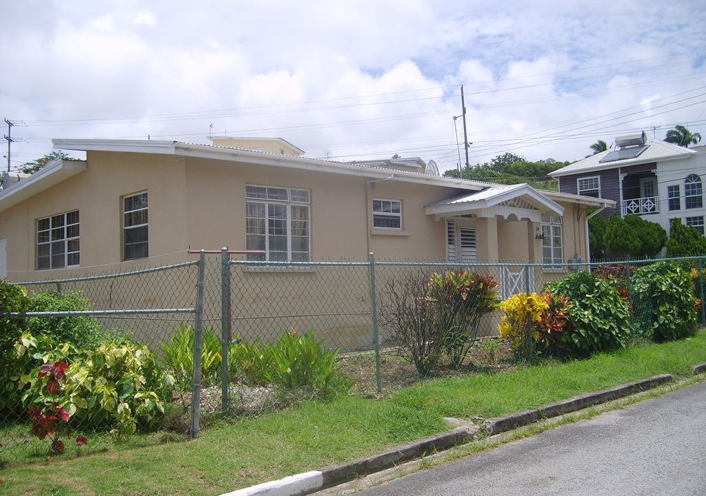 Welches Apartment | Air conditioned one bed apartment, 15 minutes walk to Dover Beach