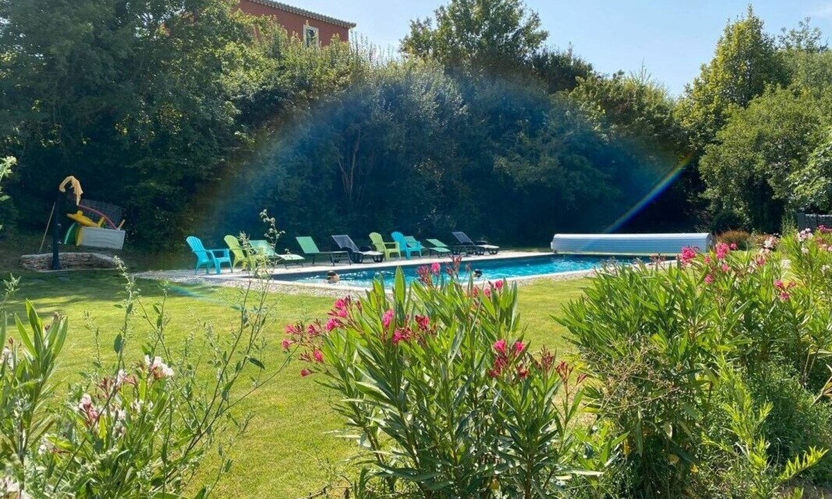 Entrechaux House | Air-conditioned Provencal family home with heated swimming pool