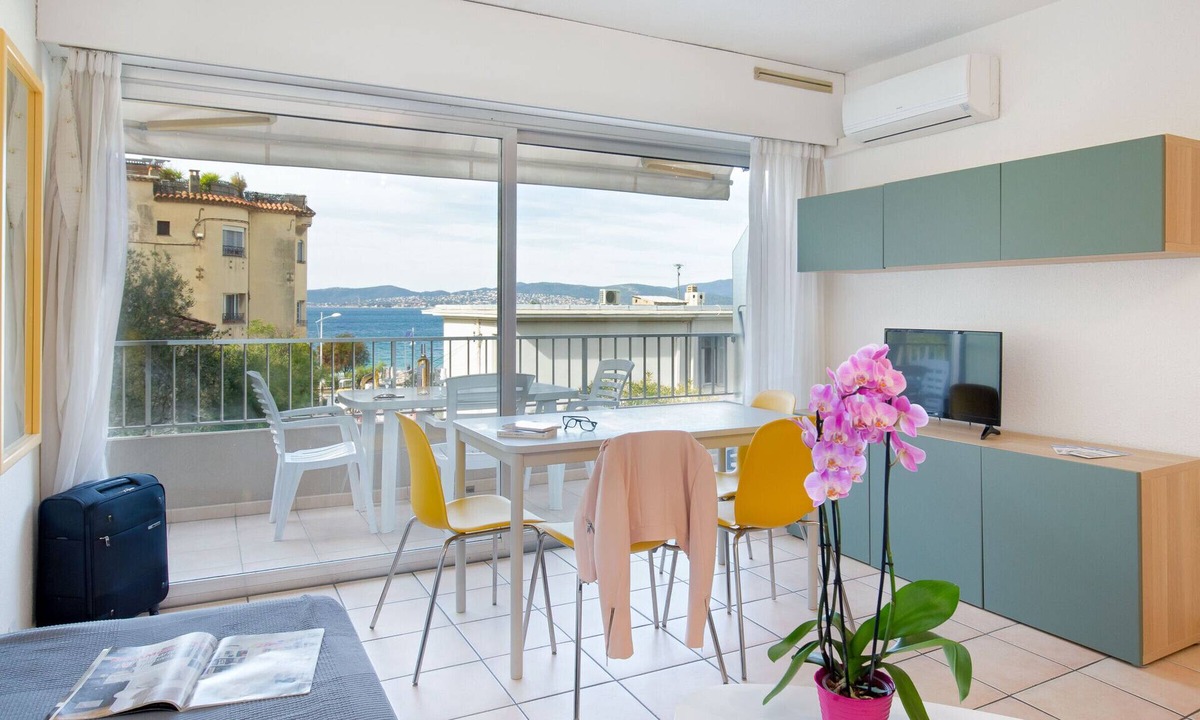 Saint-Raphael Apartment | Air-conditioned studio for 2, near beach and shops, WiFi