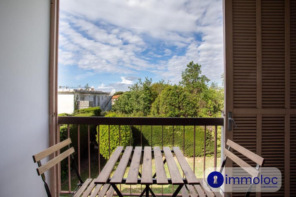 Saint-Laurent-du-Var Apartment | Air-conditioned studio 5 minutes from the beach and shops