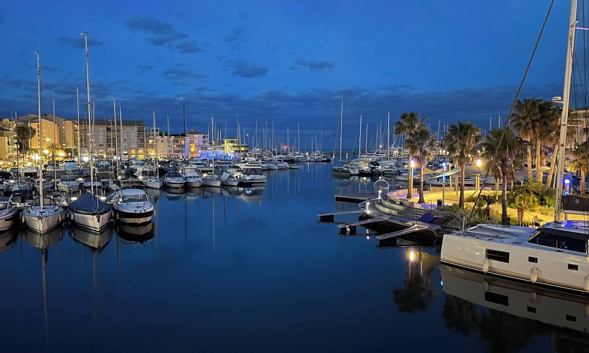 Frejus Port Apartment | Air-conditioned studio by the sea, with the beach and harbor just 50 m away (renovated 06/2024) and parking