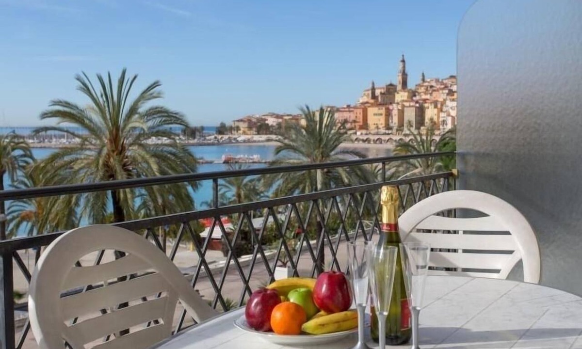 Menton Apartment | Air-conditioned studio in Menton, sea view