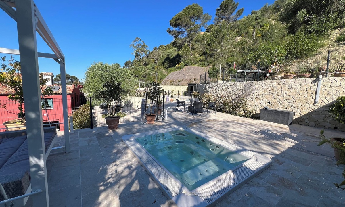 La Trinite Apartment | Air-conditioned T2 with terrace, jacuzzi & parking - near Nice & Monaco