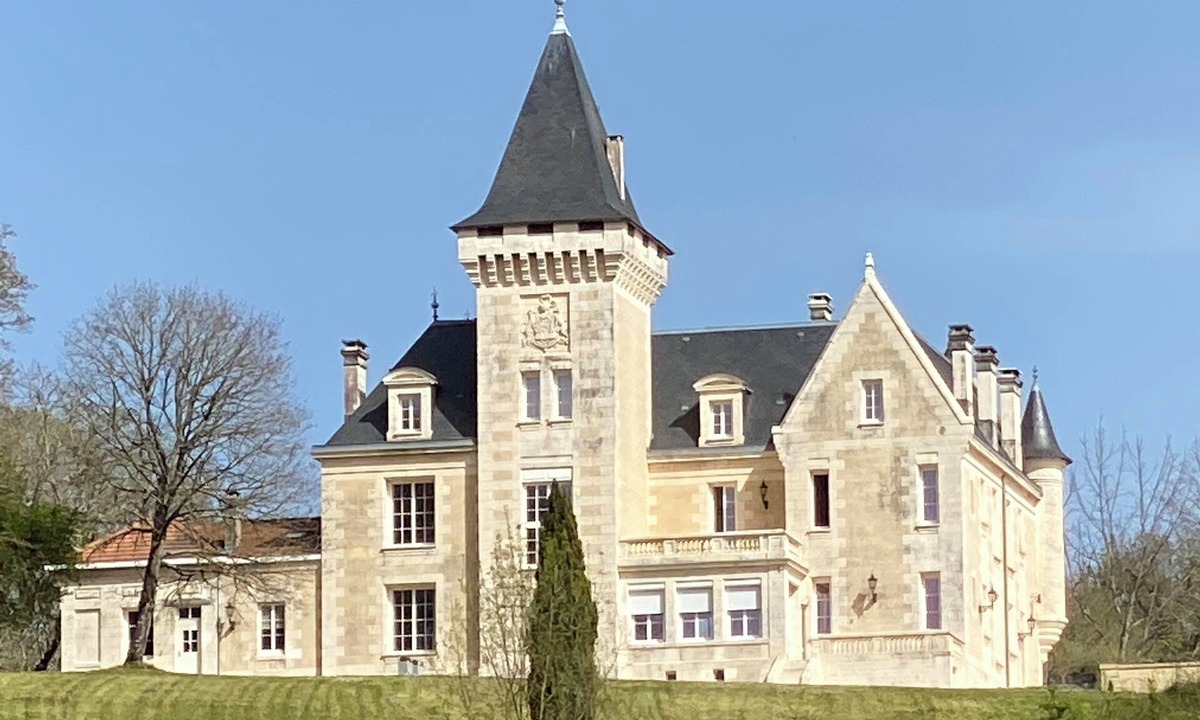 Lavalette Tude Dronne Villa | Air-conditioned villa at Château de Bellevue, heated pool, 6 adults + 2 children