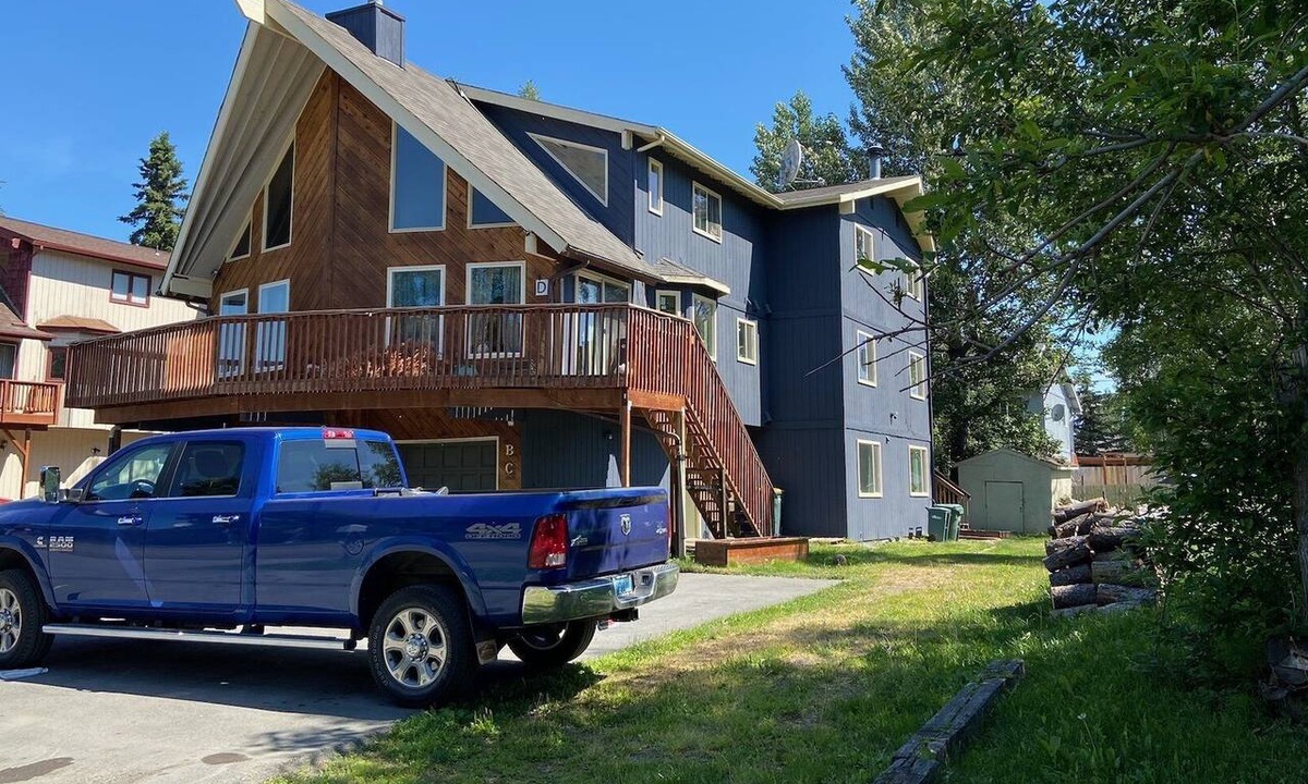 Sand Lake Apartment | Airport Aurora - Near Airport, Shopping, and Best Sushi in Town!