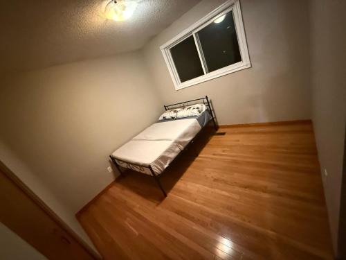 Rosemount House | AIRPORT KITCHENER HOMESTAY-Near Conestoga College, Fairview Mall, Plaza- 24Hrs Checkin