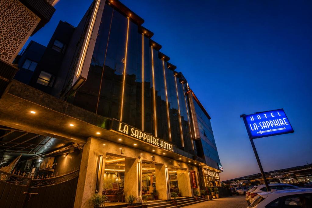 Mahipalpur Hotel | Airport La Sapphire Hotel & Restaurant