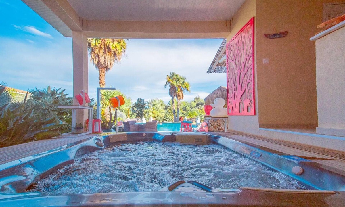 Saint-Nazaire House | Airstream Trailer with Pool Access and Wi-Fi