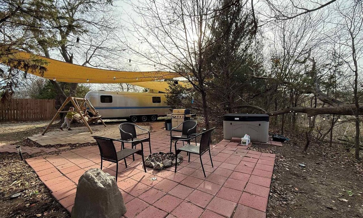 Lawton House | Airstream w flush toilet, city water, hot tub