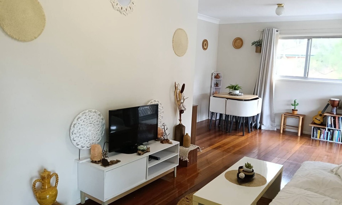 Slacks Creek House | Airy, quaint hideaway with fantastic location