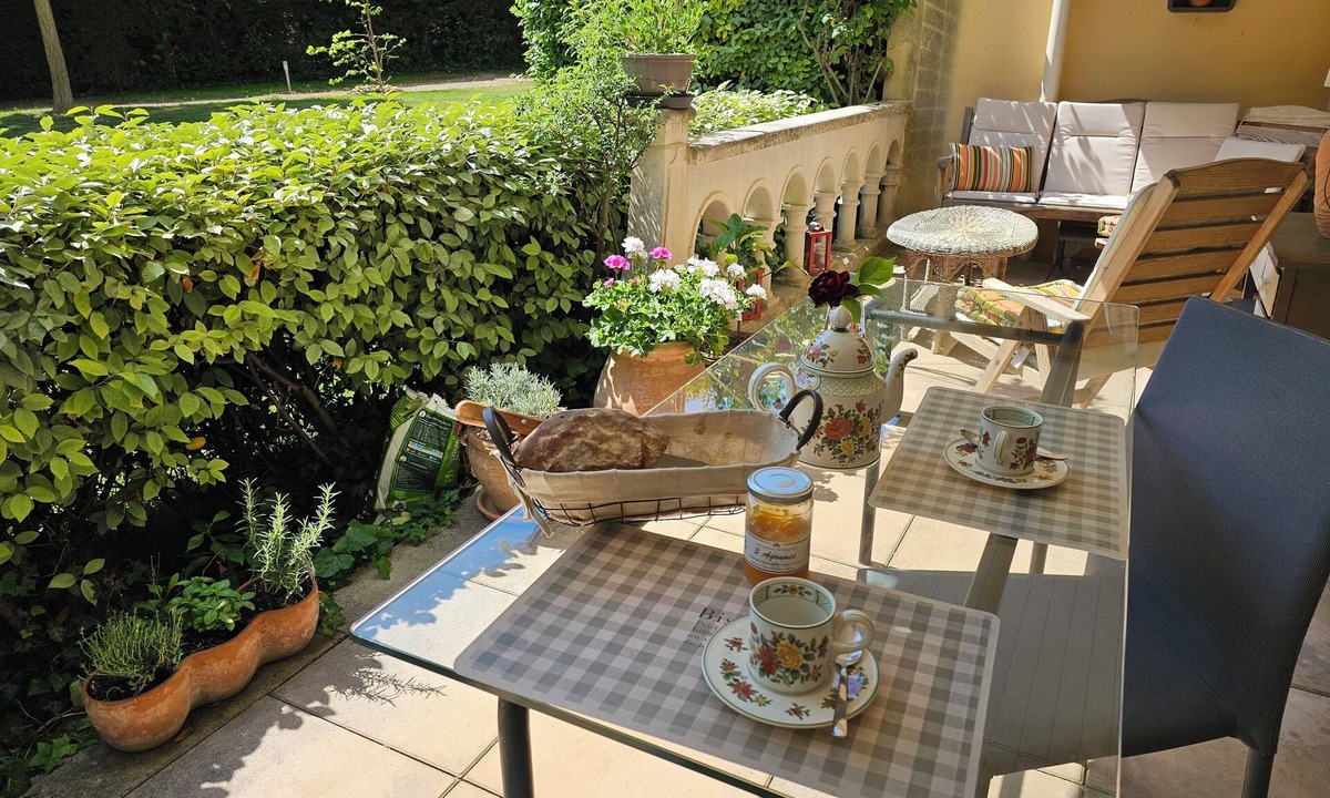 Est Apartment | Aix center, nice apartmentT2 1 bedroom, terrace overlooking garden Air conditioned parking