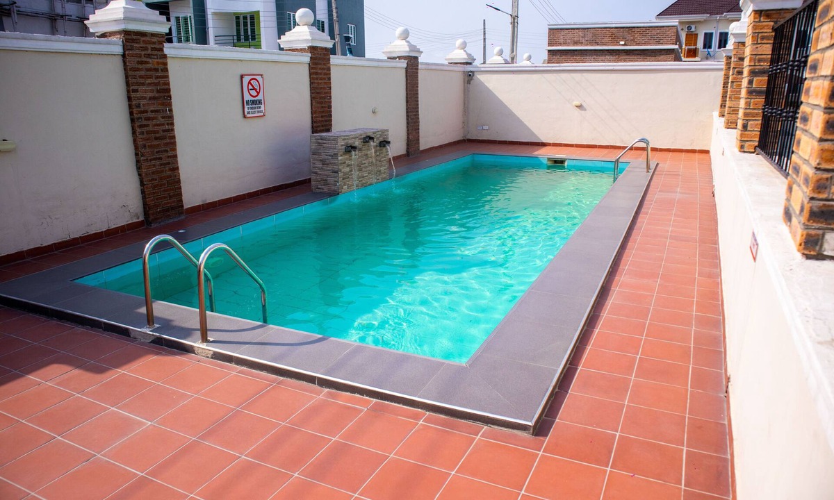 Ogombo House | Ajah - Duplex - Sleeps 4 - Pool - Parking