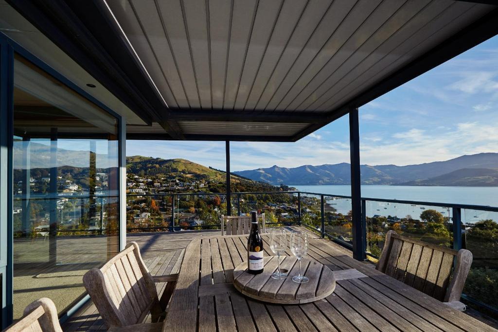 Akaroa House | Akaroa holiday home spacious and quiet with stunning harbour views and close to town