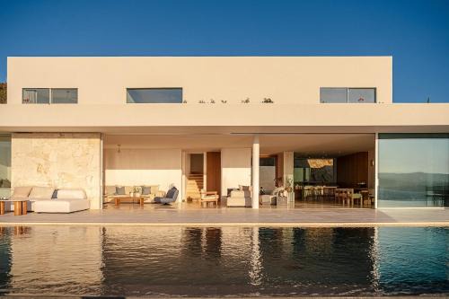 Plaka Villa | Akron House