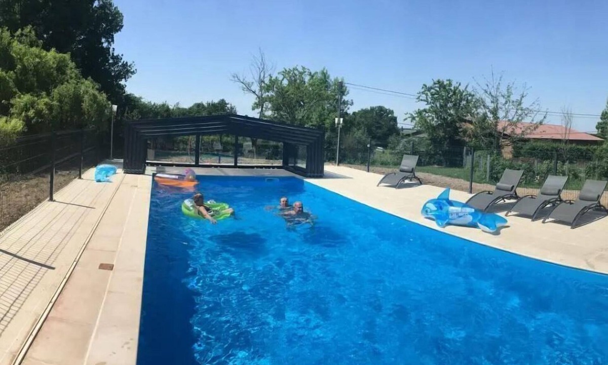 Chatillon-sur-Broue House | Alaguyauder La Chambre