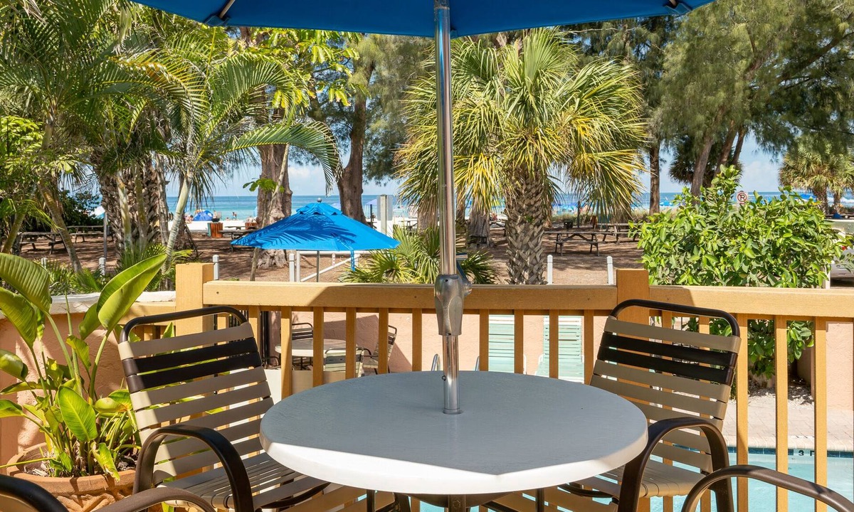Holmes Beach Condo | Alamanda Villas 4 Beach Side Condo With Heated Pool