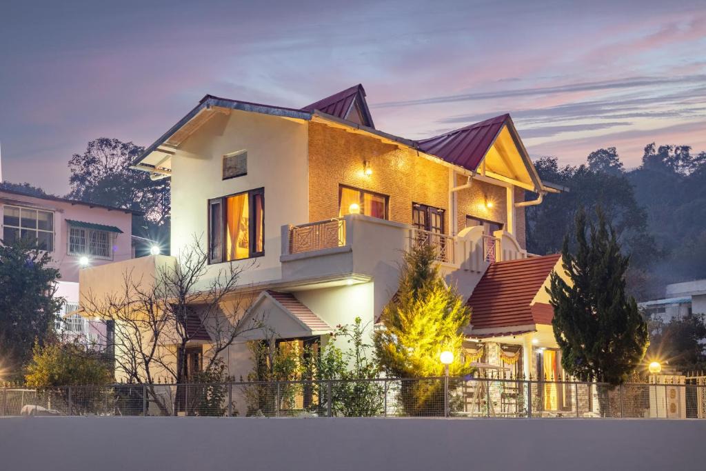Bhimtal Villa | Alaya Stays Cozy Nest 2 BHK Cottage with Garden