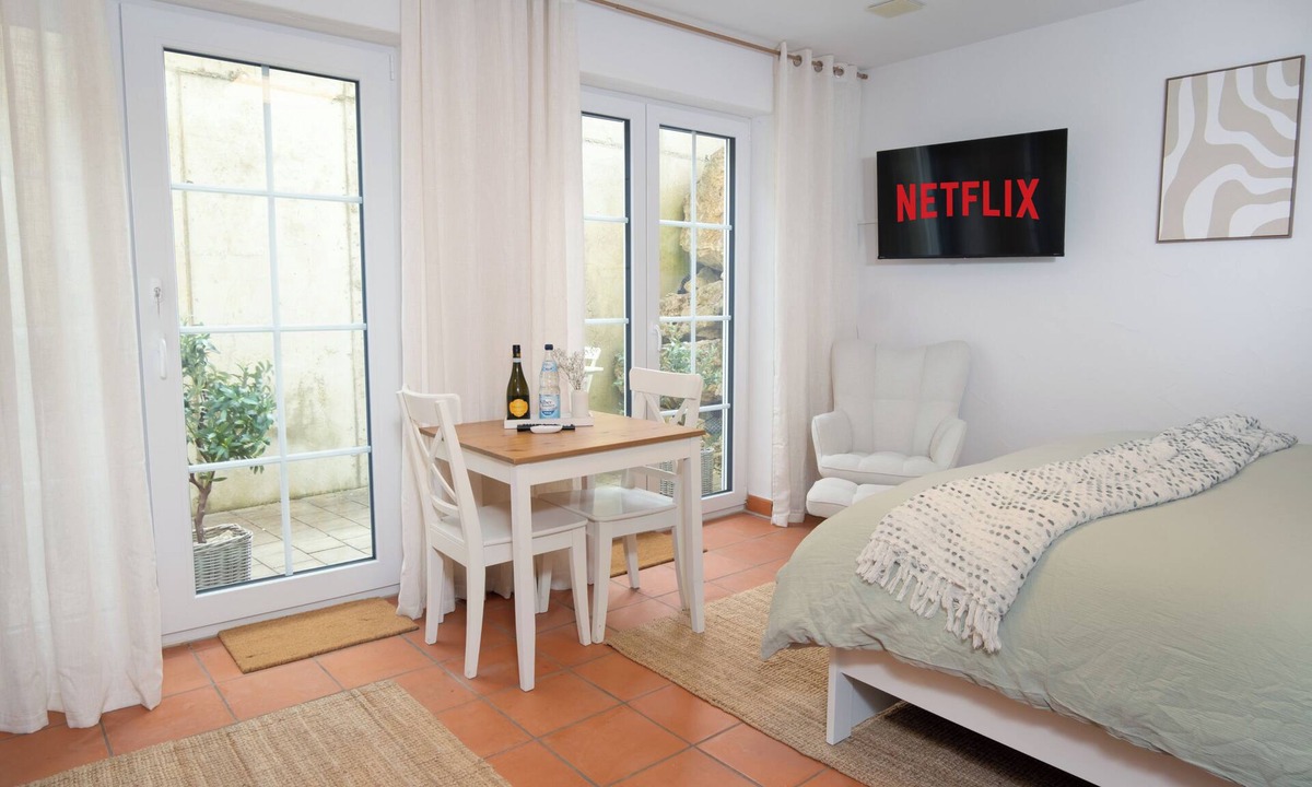Westerheim Apartment | Alb-Studio - retreat on the Alb for 2 with extra entrance & outdoor seating area