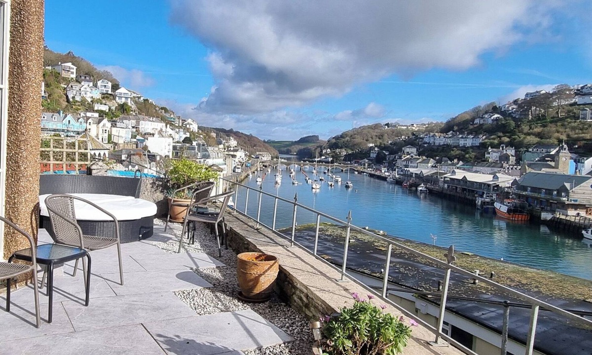West Looe Cottage | ALBANY, pet friendly, country holiday cottage, with a garden in Looe