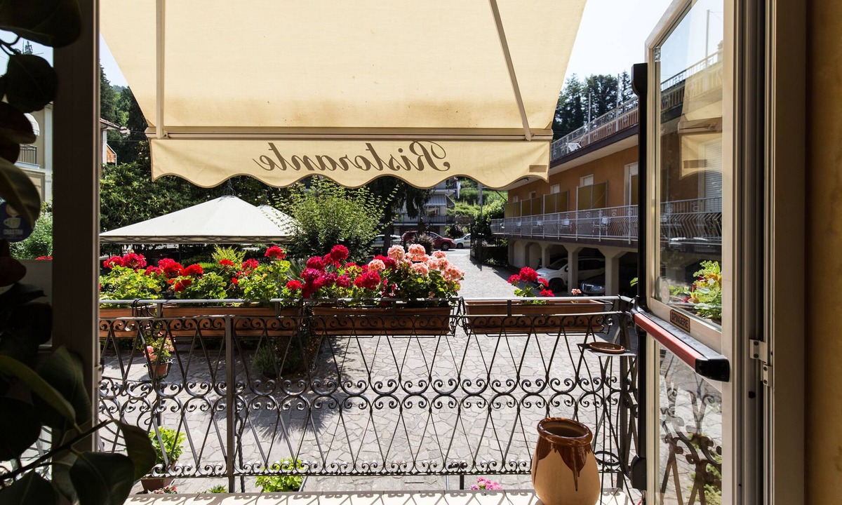 Varese Ligure Hotel | Albergo Amici