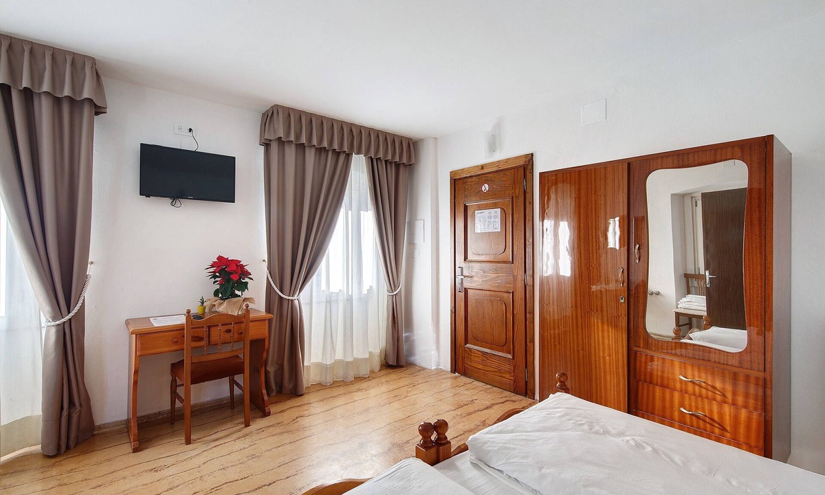 Lorenzago di Cadore Apartment | Albergo Trieste – Room '12' with Wi-Fi