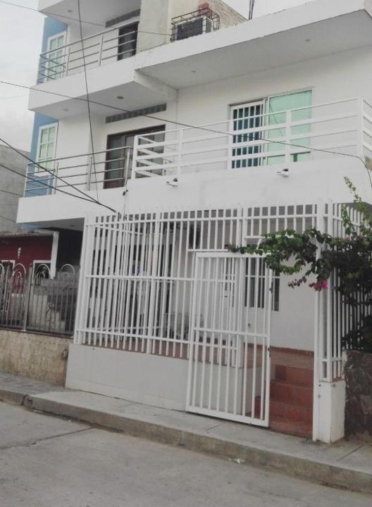 El Rodadero House | Alcobas a 4 calles de la Playa