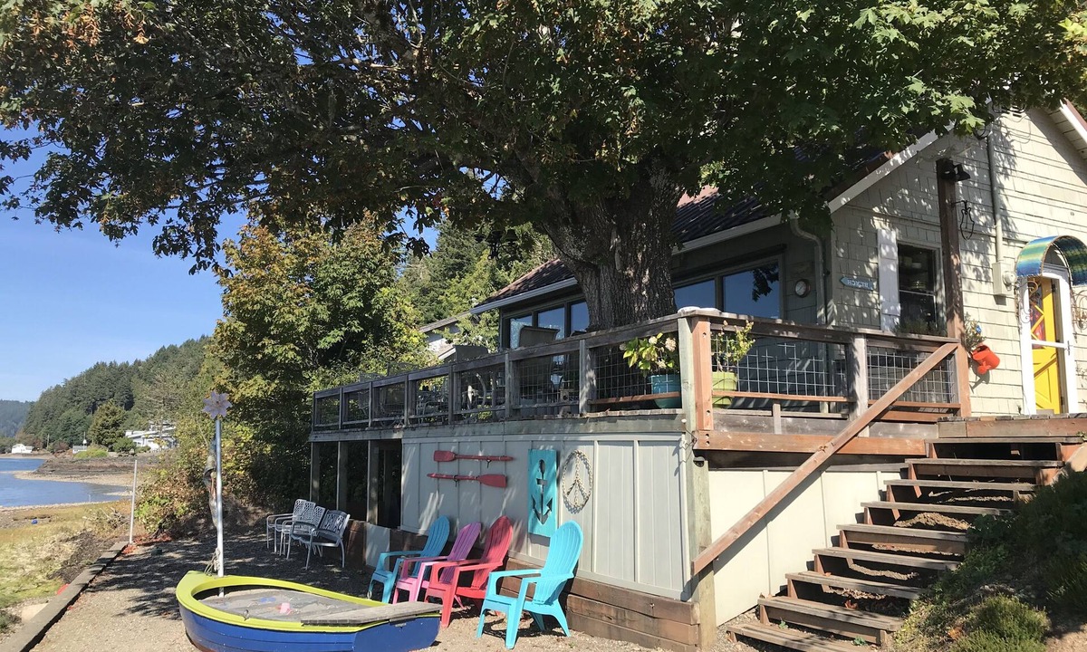 Union Cottage | Alderbrook Area Waterfront Beach Cottage, All Season Escape- Spectacular Views!