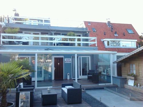 Zwanenburg House | Alex Rooms