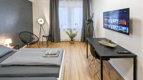 Stuttgart Apartment | ALFA 4 Zimmer Apartment 8 Personen TV WIFI WM I 4BR 7Beds I 8 people I Kitchen l Bathroom