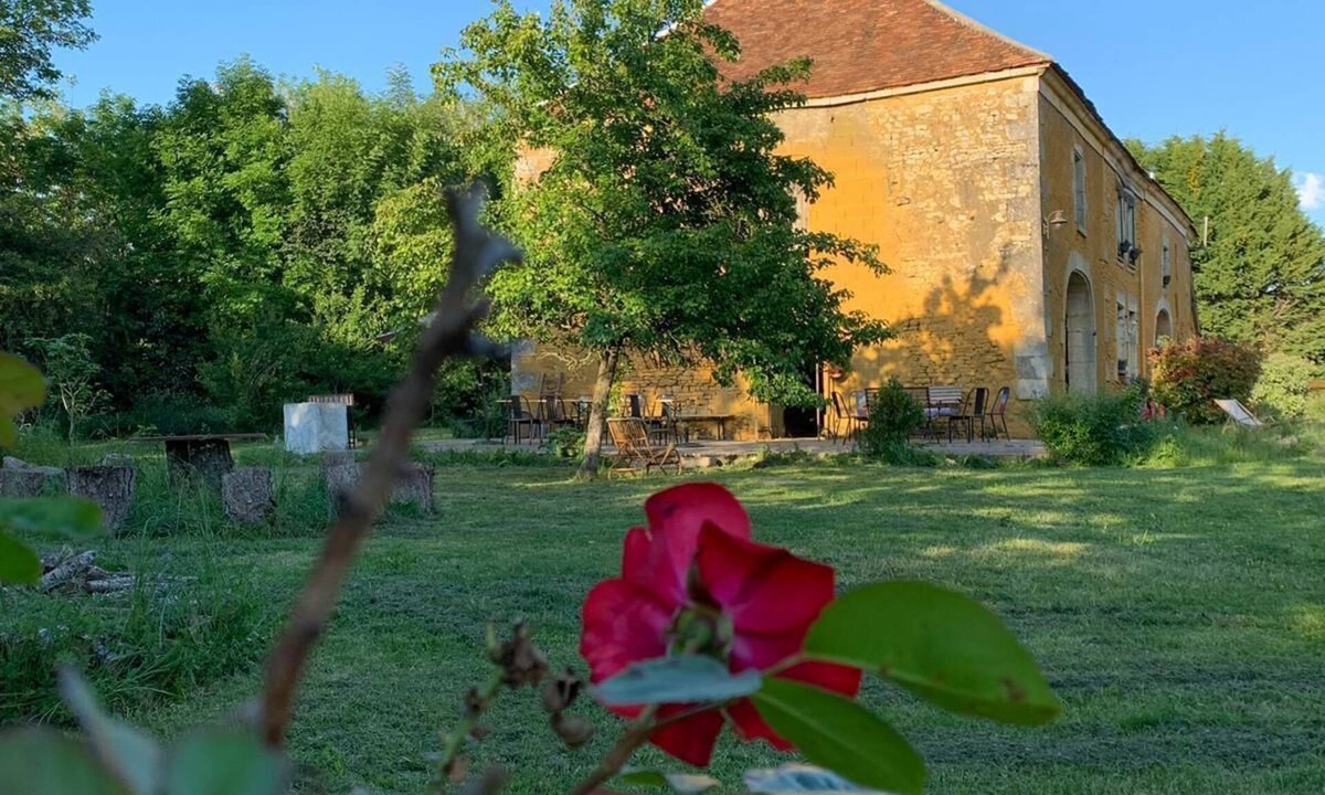 Sainpuits House | Alfred and George, Le Gîte
