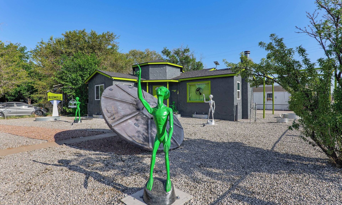 Roswell House | Alien-Crash-Site-Themed Retreat in Roswell