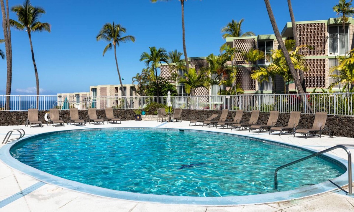 Kailua-Kona Condo | 🌴Alii Villas 109 Newly remodeled. Easy access to pool and parking 🌴