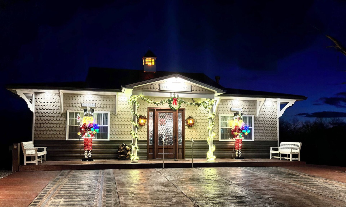 Shenandoah House | All Aboard for a stay you wont forget. Trestle View, get your tickets now.