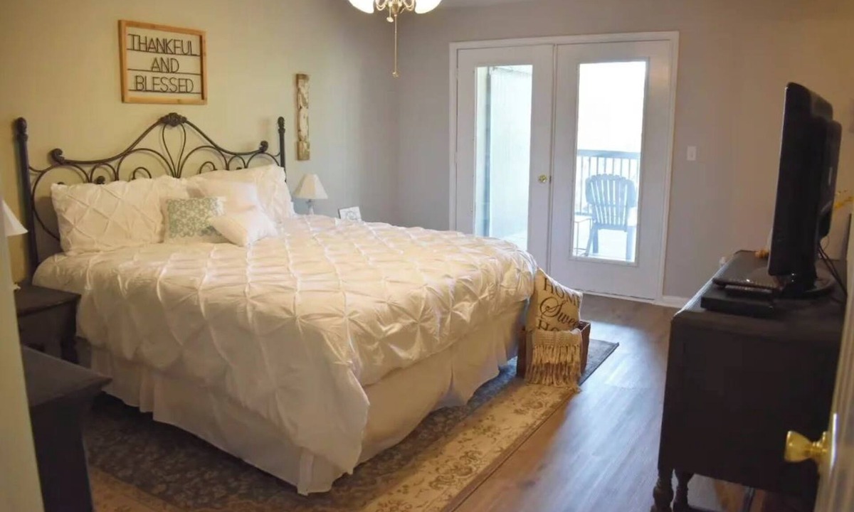 Comanche Point At Point Venture House | All Decked Out 3-bedroom townhome in gorgeous Point Venture with fantastic views