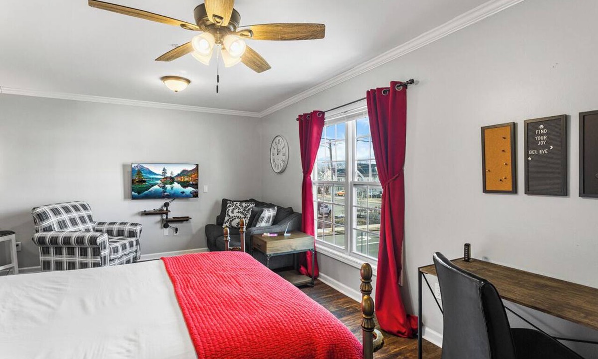 Wallingford Center Apartment | All New Studio apartment in center of town