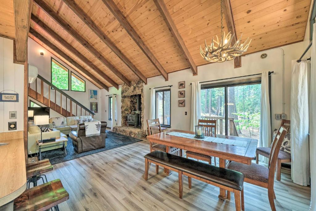Arnold House | All-Seasons Getaway with Grill - 4Mi to Big Trees SP!
